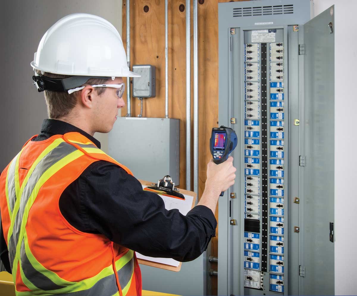 REED R2050 Thermal Imaging Camera, 6,400 Pixels (80 x 80)-REED R2050 In Use