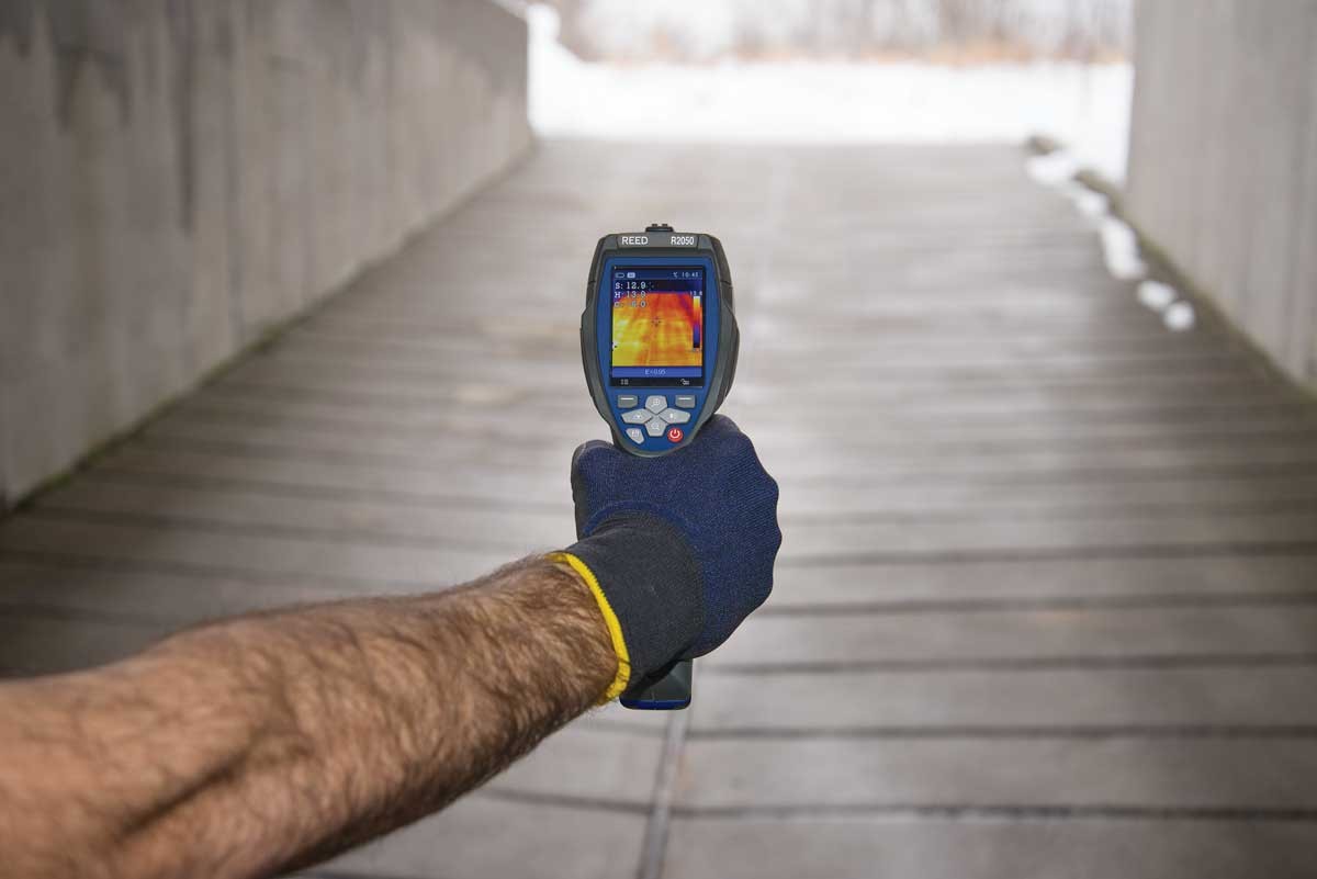 REED R2050 Thermal Imaging Camera, 6,400 Pixels (80 x 80)-REED R2050 Rear View In Use